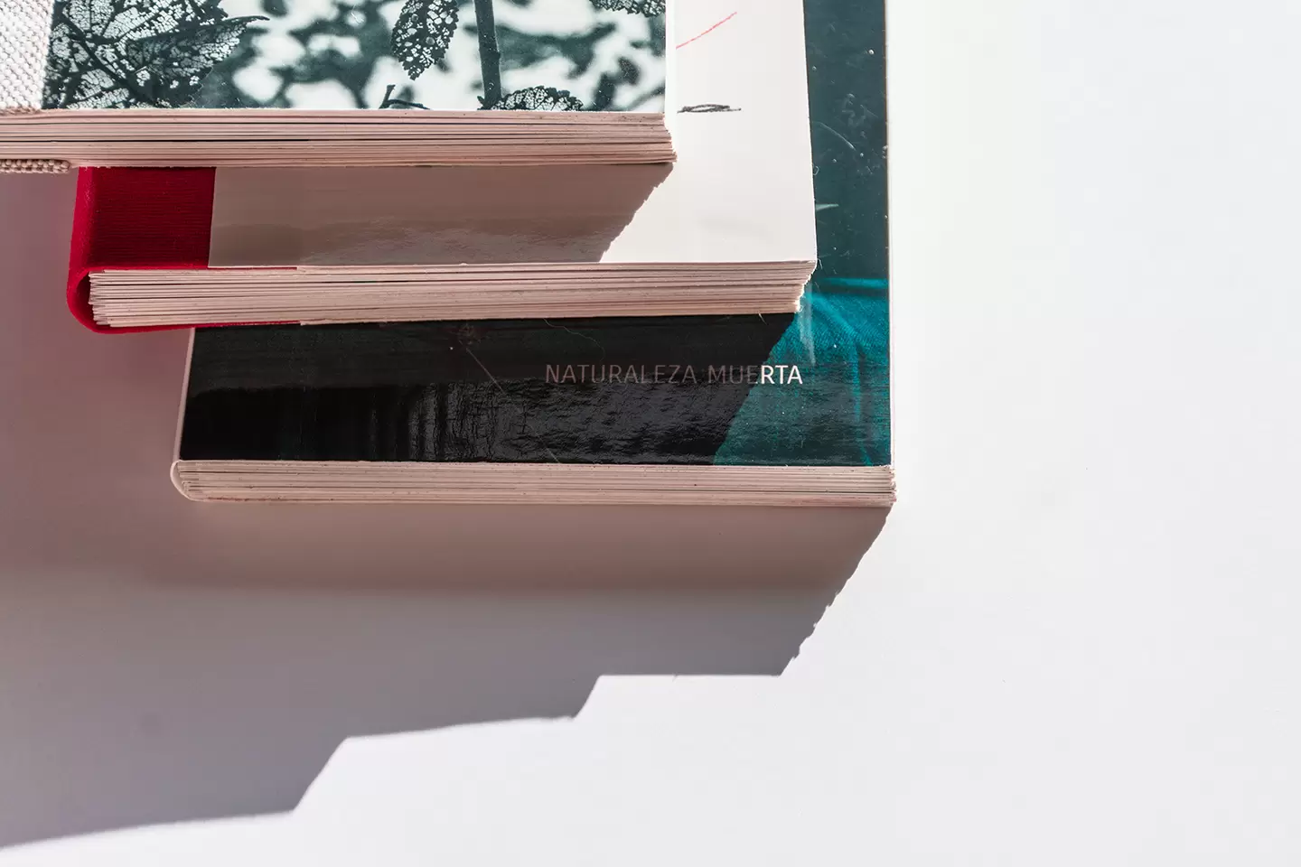 Las tapas de nuestros Fotolibros personalizados de tapa dura, y tapa semiflexible, de apertura total 180°, impresión en minilab, proceso químico. Insumos, materiales de alta calidad. 