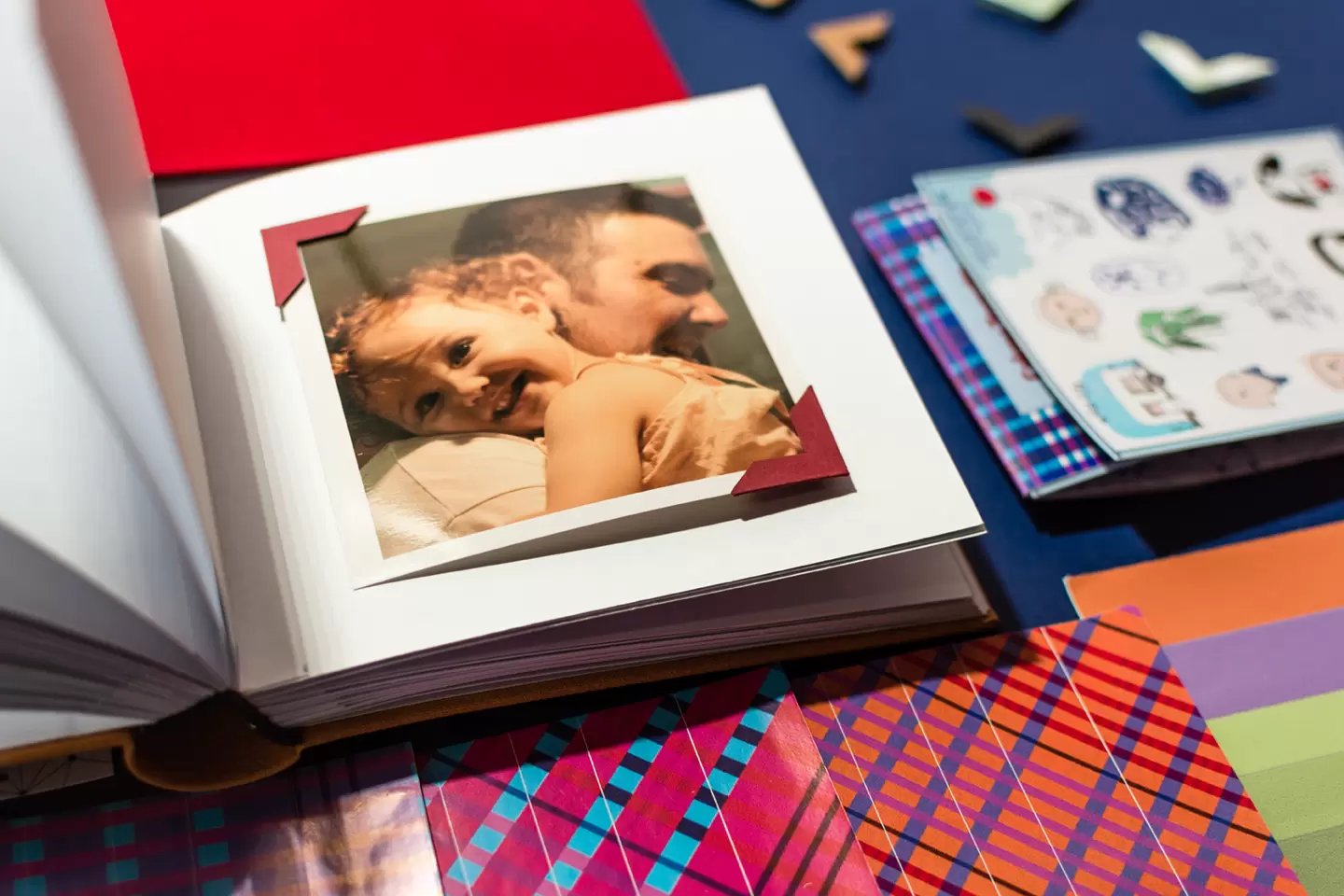 album diy con fotos para pegar hojas blancas album diy + fotos impresas para pegar. Impresión en minilab, encuadernacion artesanal, el combo ideal para crear tu propia historia o regalar. Calcos y esquineros incluidos.