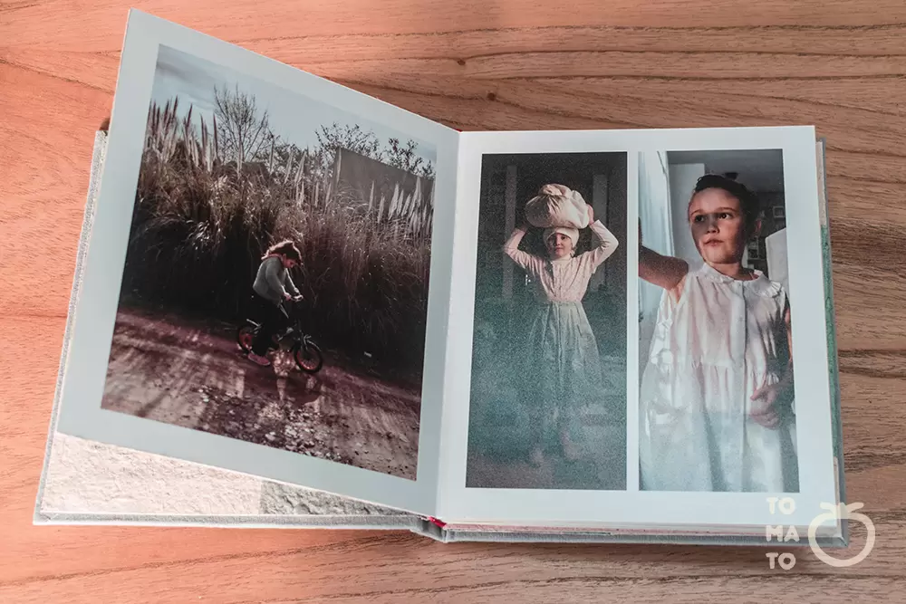 Fotolibro abierto mostrando la composicón de página  en cuanto a la cantidad de fotos incluida en la composicón.